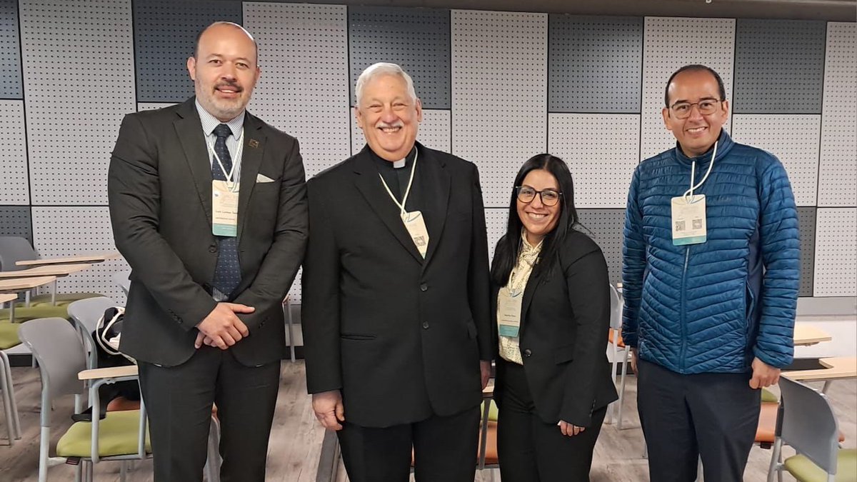 U Rafael Landívar (@u_landivar) on Twitter photo Reflexionamos junto a las universidades jesuitas de todo el mundo sobre los retos de la misión que compartimos en este momento de la historia, a la luz del diálogo, la reconciliación y la esperanza. ¡Muchas gracias a la <a href="/UniJaveriana/">Pontificia Universidad Javeriana</a> por su hospitalidad!
🗞️acortar.link/hlnPK0 Reflexionamos junto a las universidades jesuitas de todo el mundo sobre los retos de la misión que compartimos en este momento de la historia, a la luz del diálogo, la reconciliación y la esperanza. ¡Muchas gracias a la <a href="/UniJaveriana/">Pontificia Universidad Javeriana</a> por su hospitalidad!
🗞️acortar.link/hlnPK0