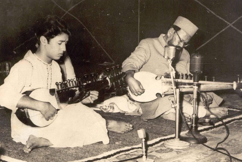 AAKSarod's tweet image. The Guru is the essence of our eternal journey. Nothing is achievable without the transformative power that resides in the living, enlightened beings—those radiant souls who grace us with their presence from time to time.