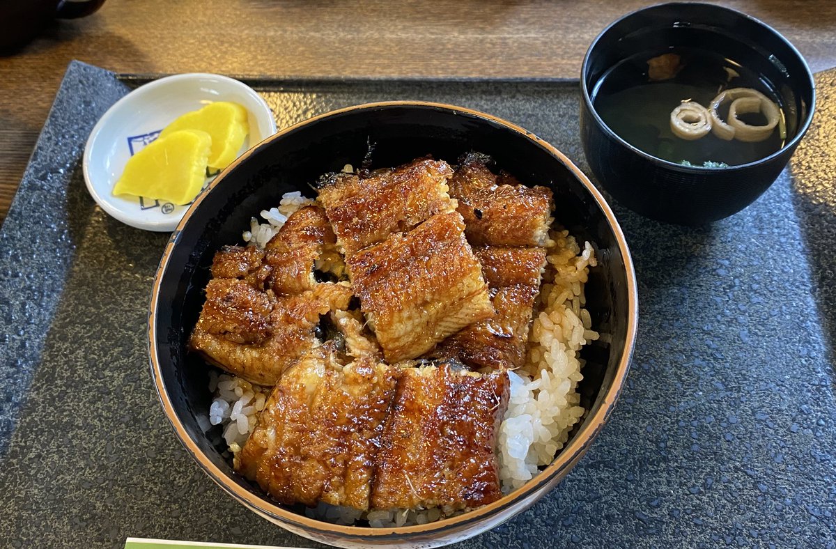 合唱祭も終わり、県コンに向けて練習中です！
新メンバーも増え（‼️）、この勢いで頑張ります！

今週末は合唱講習会に参加します。
しっかり勉強したいと思います😌

うなぎは毎週食べたい、、、