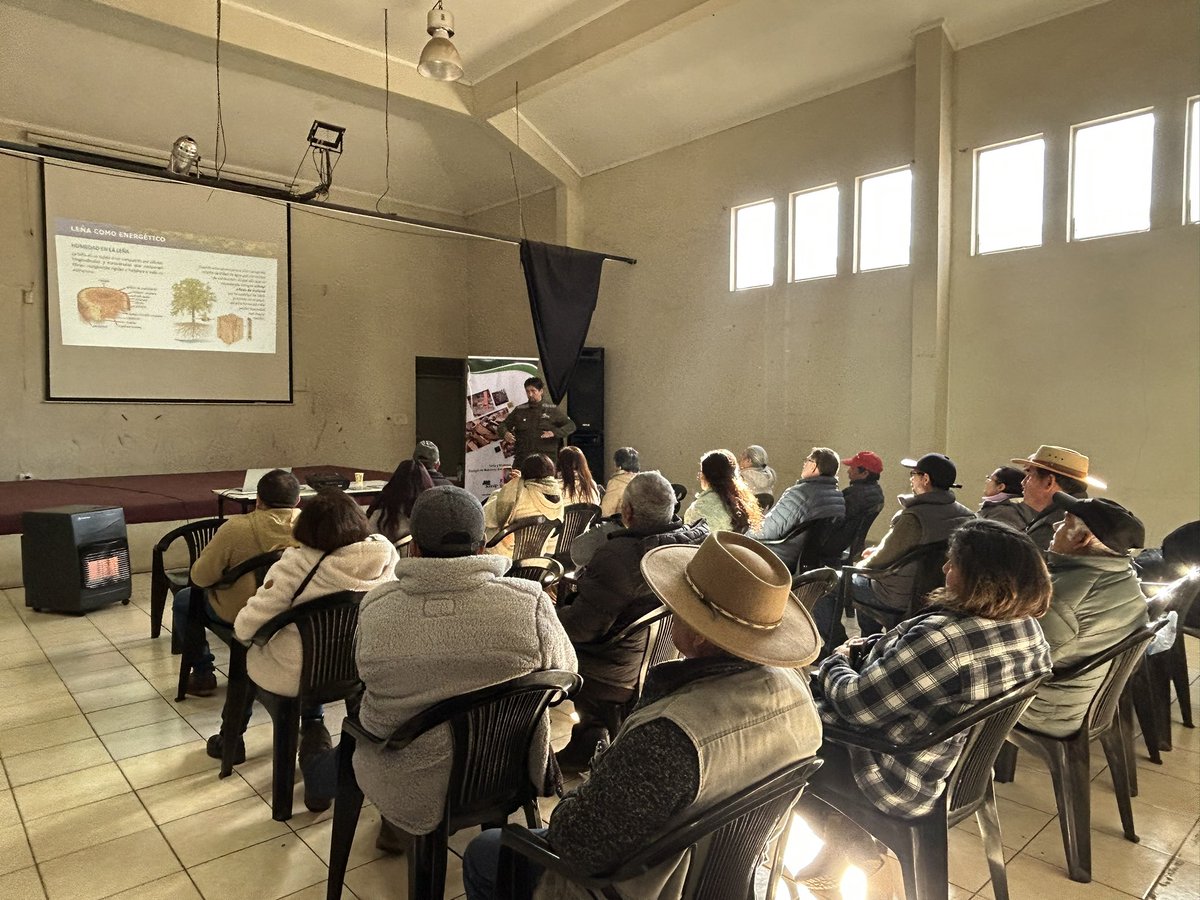 Unidad de Dendroenergía de <a href="/CONAFBiobio/">CONAF Biobío</a> entrega  Taller a usuarios de Prodesal Santa Bárbara sobre normativas forestales en torno  a la producción de leña  y Técnicas de secado de la leña.