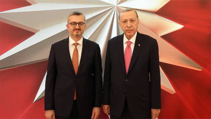 SON DAKİKA | İletişim Başkanı Burhanettin Duran: 

▪️Cumhurbaşkanlığı İletişim Başkanlığı görevini şahsıma tevdi eden Cumhurbaşkanımız Sn. Recep Tayyip Erdoğan’a şükranlarımı sunarım. 

▪️Cumhurbaşkanımızın liderliğinde Rabbim vatanımıza ve milletimize hayırlı hizmetlerde