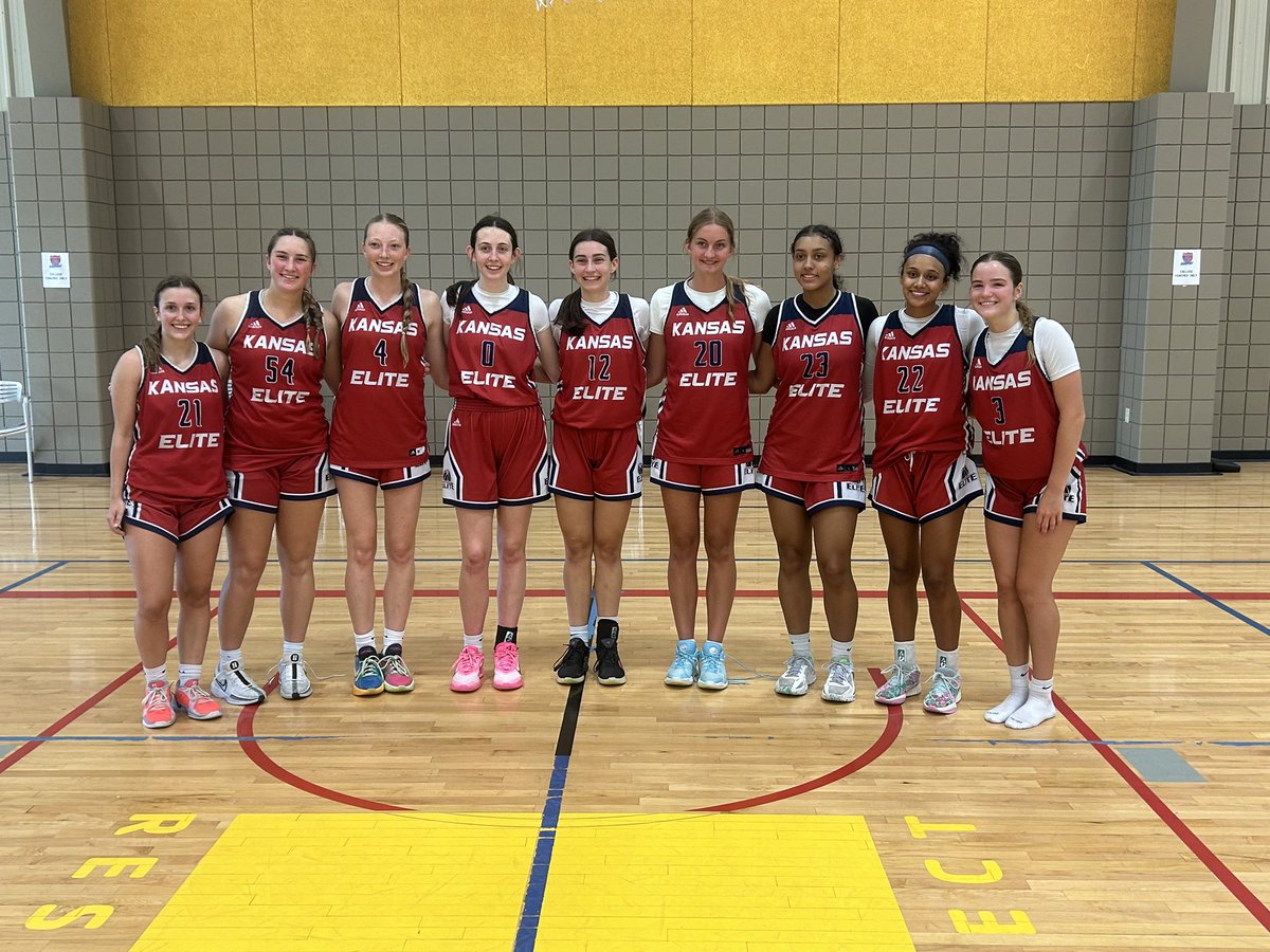 aburris26's tweet image. We had a great weekend at the @I35Showcase_GBB finishing 3-1 with @KansasEliteWBB! Fought hard to the championship!