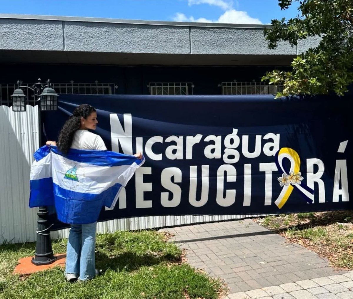 Aunque su partida deja un vacío imposible de llenar, reconocemos en ella a una joven que soñó con superarse, que recientemente había culminado sus estudios, y que abrazó la vida con esperanza, coraje y amor por su familia. su luz seguirá guiando a quienes creemos en una Nicaragua