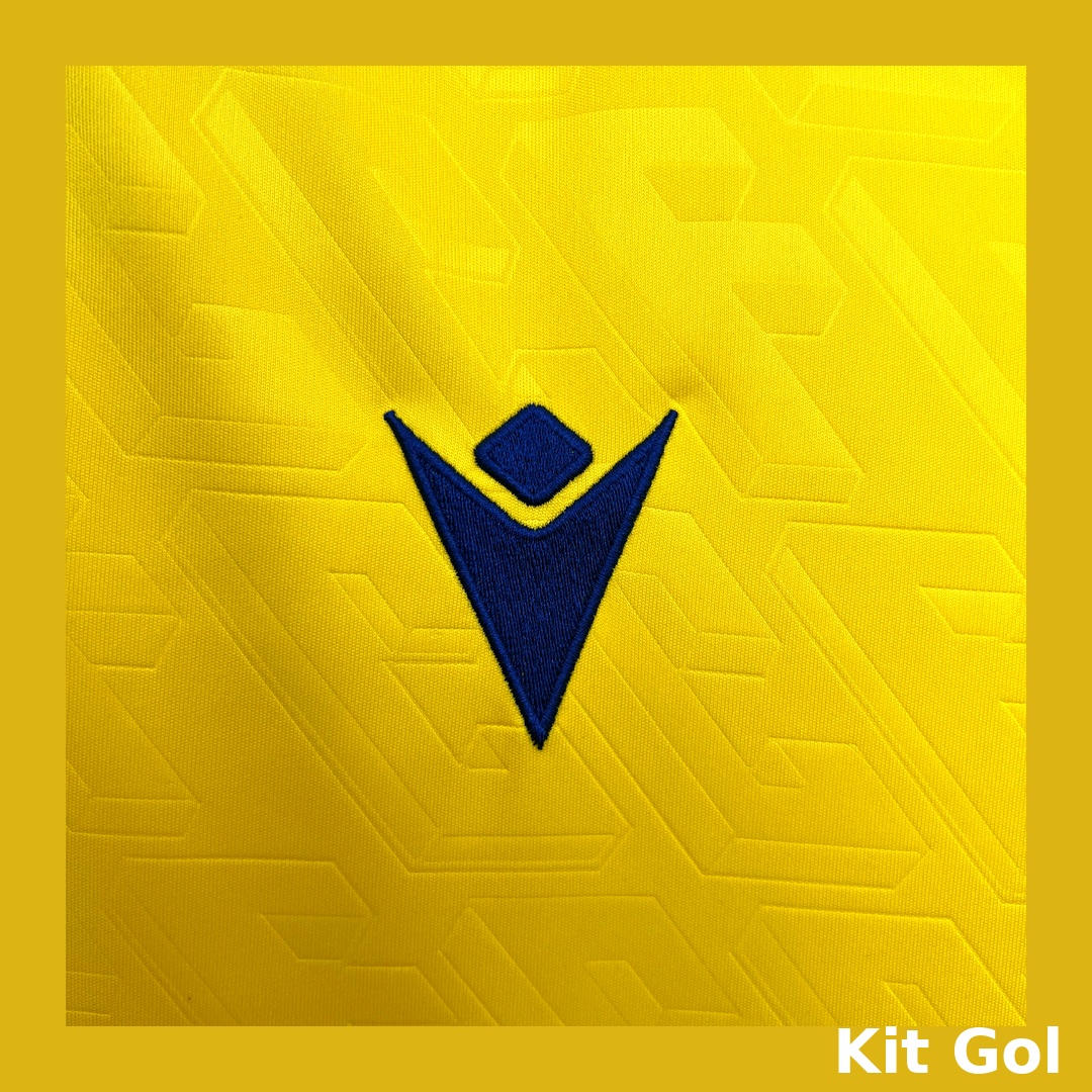 kitgolcamisetas's tweet photo. 💛🔵 Cádiz CF 25/26 – fan edition by Macron. 
Amarillo Cádiz, cuello azul.
#CádizCF #CamisetasFutbol #RetroVibes #FanEdition https://t.co/uaFGkyFcVp
