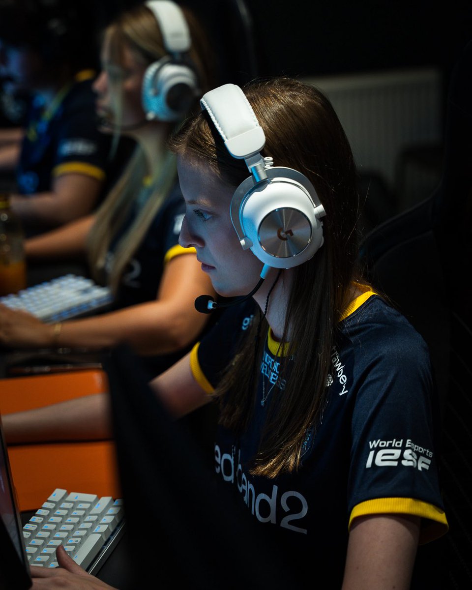VICTORYYYYYYY 🇸🇪🇸🇪🇸🇪🇸🇪
2-0 vs Denmark. 
SEE YOU TMRW 10 AM🥸🥸🥸
vs france🇫🇷