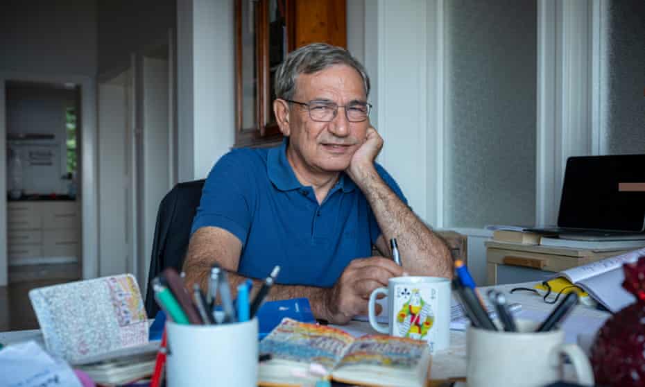 OnlyOrhanPamuk's tweet image. "Hiçbir zaman inandıramadım seni sıradan bir hayata razı olman gerektiğine. Hiçbir zaman inandıramadım seni, o sıradan hayatta benim de bir yerim olması gerektiğine."
Kara Kitap, Orhan Pamuk
