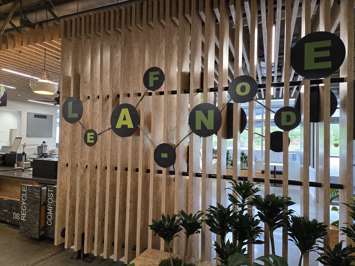 smn_sdt's tweet image. I really like how Google names things!
We have a loose tea bar called Leaf Node,
a cafe named Hash Table,
and another one called Local Host!