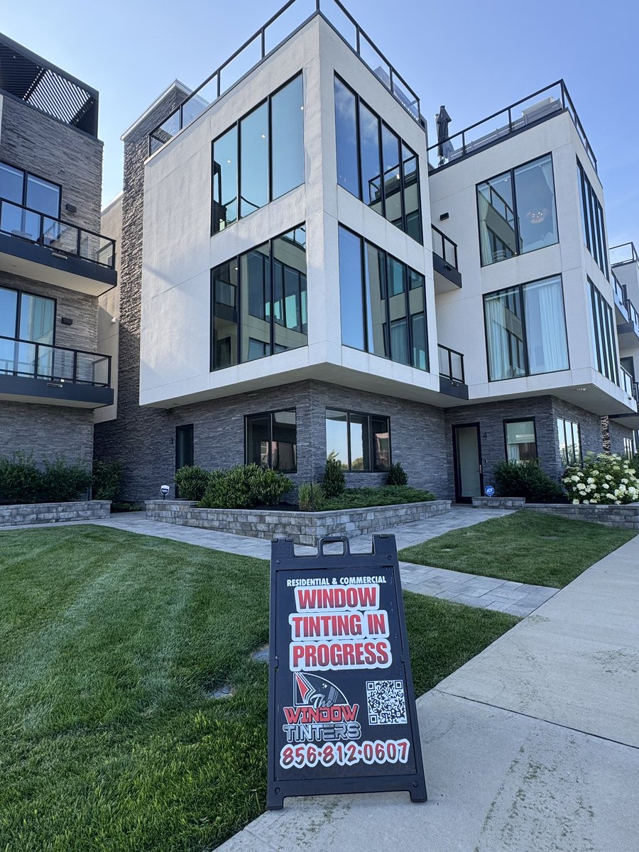 JimmyTints's tweet image. This one came out sick! 

Customer actually came to show us the interior temperature actively dropping as we progressed through the install