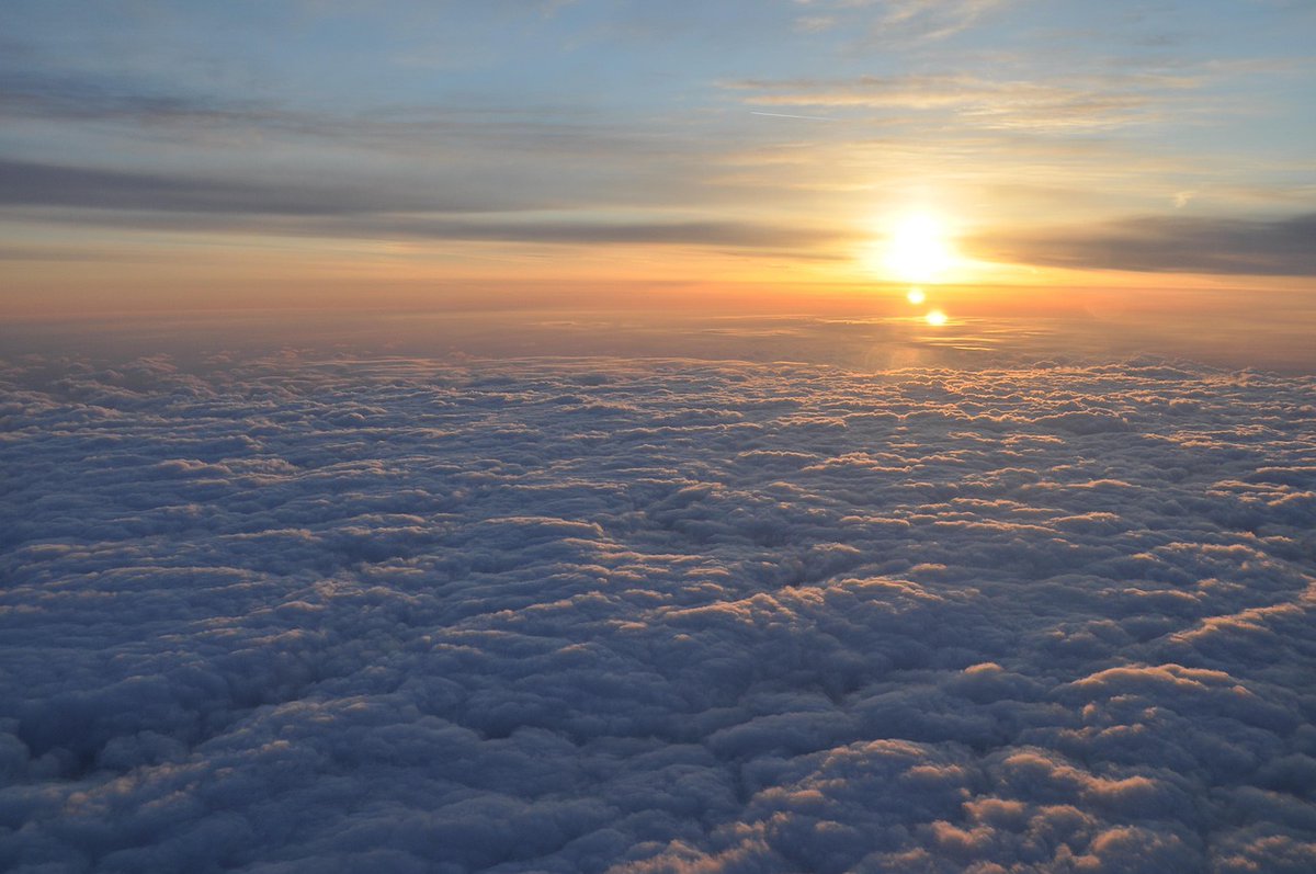 Sun over the clouds,
even if we don't see them,
the things do exist.
#haiku (<a href="/SalidaSol/">Lluvia de Verano</a>)

Sol sobre nubes,
las cosas que no vemos
sí que existen.
#haiku (<a href="/SalidaSol/">Lluvia de Verano</a>)