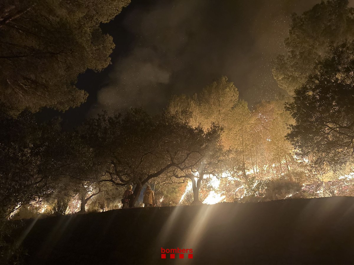 #Internacionales | Los Bomberos dan por estabilizado el incendio de Cataluña (España), tras afectar a 3.321 hectáreas

🔗 ibit.ly/Aam6H