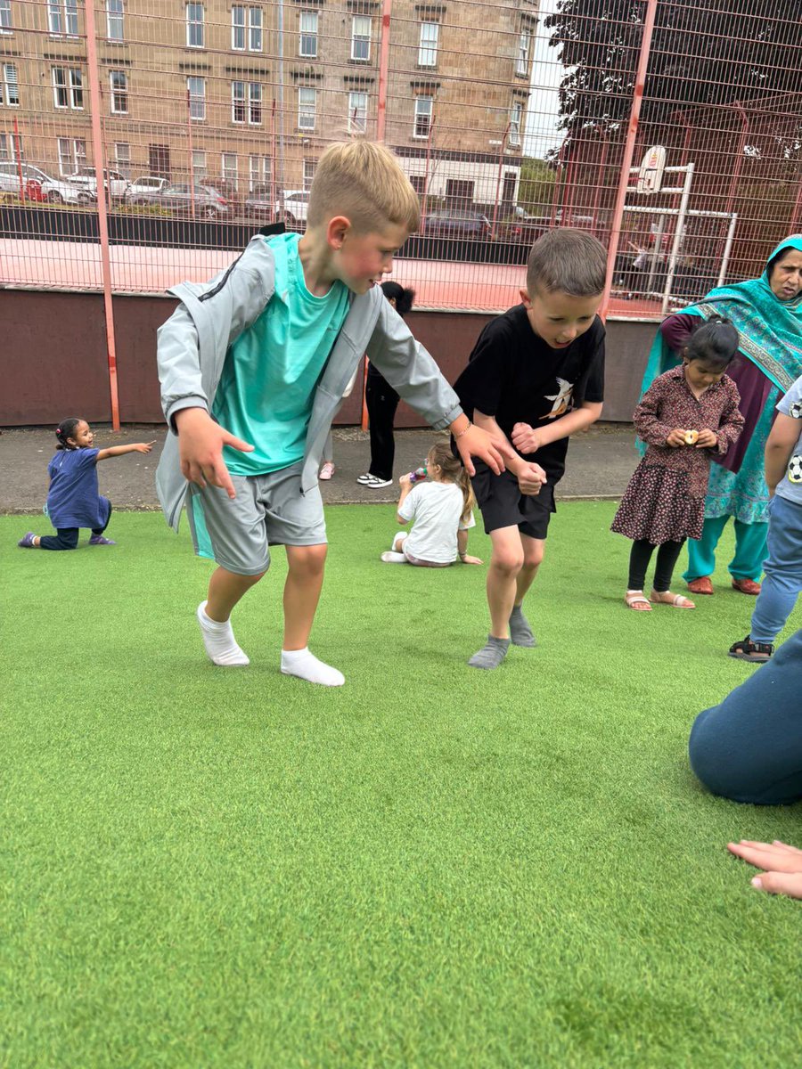 We’ve had another great day today at our FREE summer holiday programme in The Reidvale Neighbourhood Centre with over 80 kids attending and having loads of fun ☀️

After everyone was dropped off at Reidvale we had some breakfast with options of cereal or toast 🥣

Our 5-7 groups
