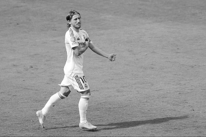bawza_'s tweet photo. نتيجة مهمة و هاردلك لجمهور ريال مدريد وللأمير لوكا ، المشروع لسة في بدايته والفريق عنده نواقص واضحة.. غاب عنك مدافع وباك فريقك كله تفكك تمامًا الفريق محتاج ٣ صفقات صف أول لسة على الأقل، مدافع سوبر وظهير أيسر ولاعب ربط وسط .. عشان المدرب يترجم أفكاره 
#هلا_مدريد 
#ريال_مدريد https://t.co/QemePPNag3
