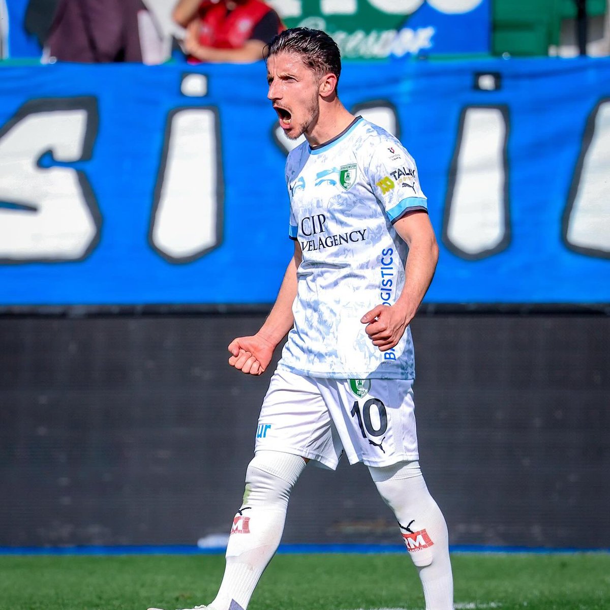 Konyaspor, Enis Bardhi'yle 2 yıllığına anlaşmaya vardı. Bardhi, yıllık 1 milyon avro kazanacak. (<a href="/yakupcinar/">Yakup Çınar</a>)