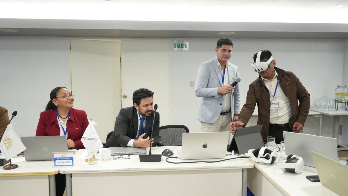 🕹️🦠 La Secretaría General de la #ComunidadAndina recibió a autoridades y especialistas fitosanitarios de los Países Miembros, quienes participaron en el Taller Regional en Inmersión Tecnológica para Monitoreo de Plagas con Realidad Virtual y Drones en la Sanidad Agropecuaria,