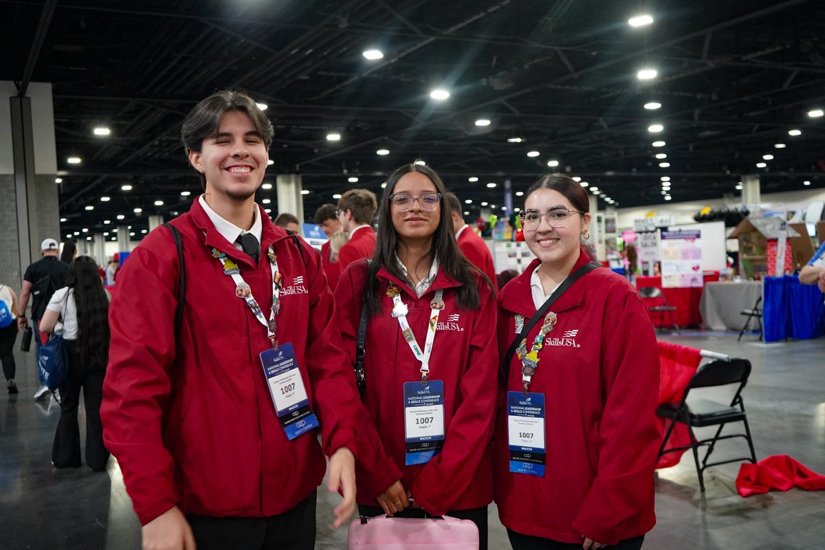 KCSOS's tweet image. Eight @ROC_CTEC students represented California at the 2025 SkillsUSA Nationals in Atlanta, all placing among the top 15 nationwide! They showcased the skills, leadership, and innovation that make Kern County students career-ready. More: bit.ly/40IHFfW