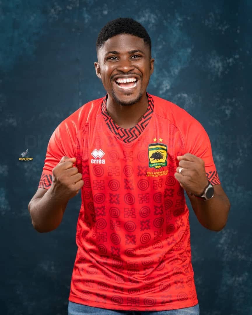 FlowQueens's tweet image. May God strengthen the family of our #Flowkingdom member Otumfour Nana King Amoah the Ghana Immigration Officer who got missing for days and finally found him dead.

Our condolences to @Flowkingstone_ and our @Flowkingdom_ members for loosing a hardcore fan #RIPOtumfourNana 🕊️💔