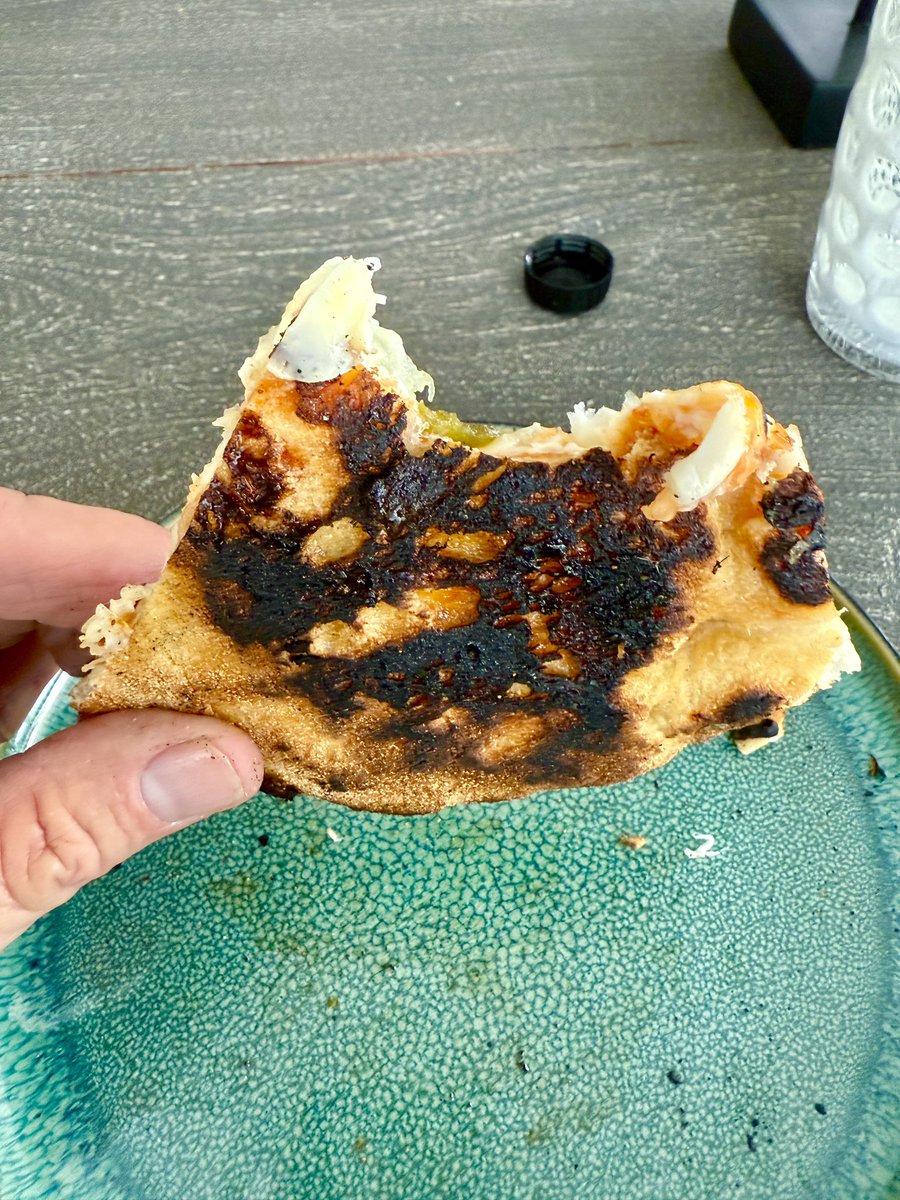FixnBones's tweet image. #WednesdayIsWednesday
Forgive my severe lack of “circular” Za skillz, but upgraded to a rotatory stone oven and WHAT. A. GAMECHANGER!!
Perfect crust; around the edges and through the crust. No more using a peel to rotate your pie. 👍💪👍