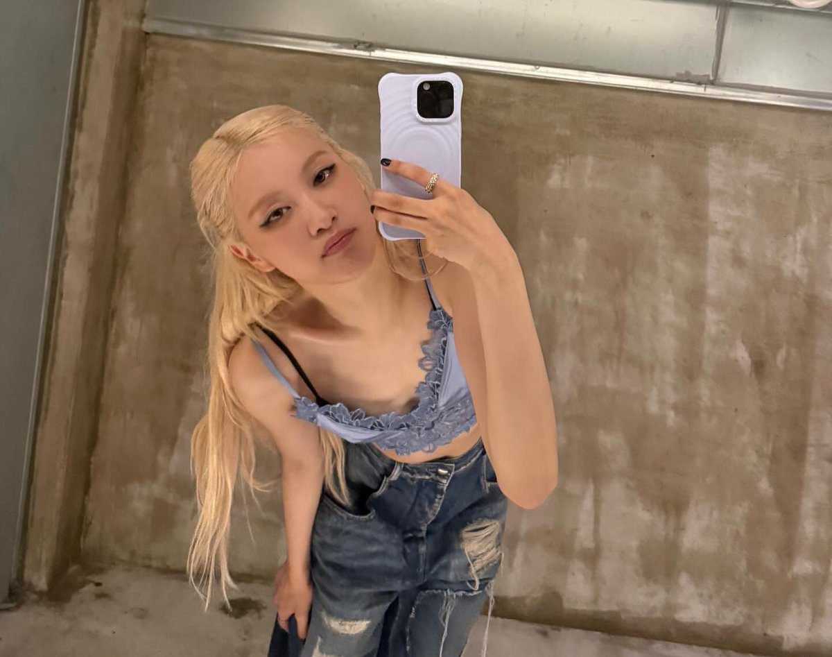 rosie (@roseannepics) on Twitter photo 