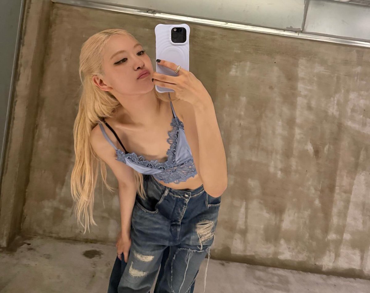 rosie tweet media