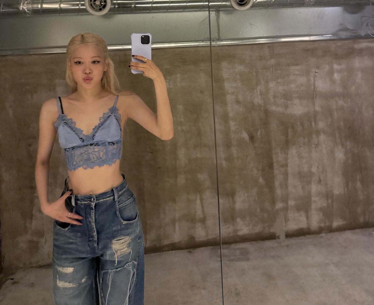 rosie tweet media