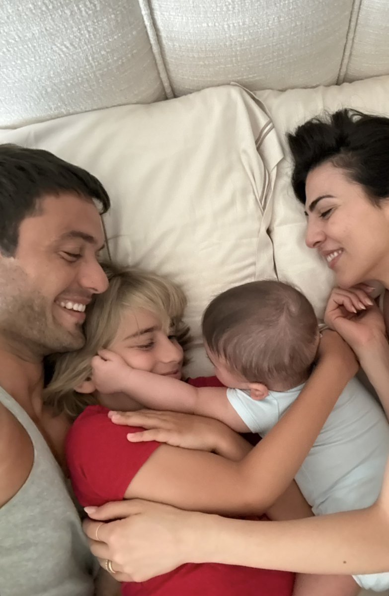 Giulia che non contenta del devasto lancia l’ennesima foto di distruzione di massa …
Dritta nel cuore 🥹🤍🤍🤍🤍
#prelemi