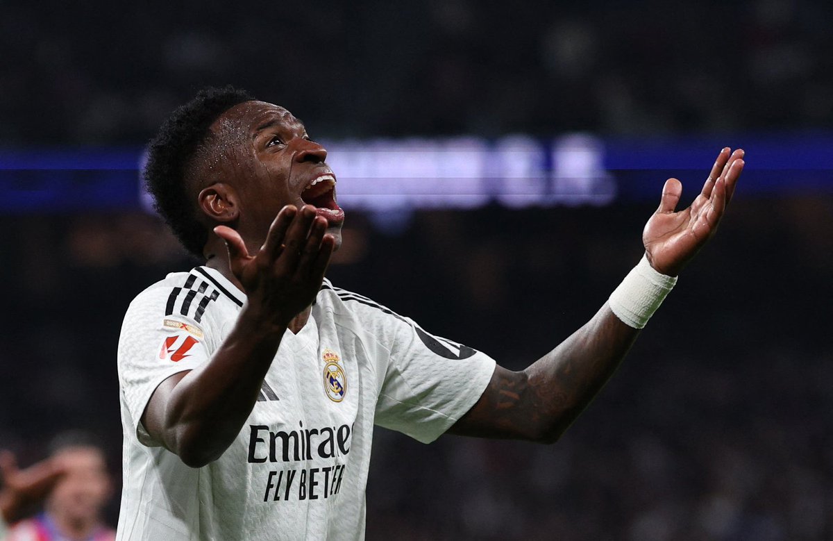 agentkroos's tweet photo. I don't know if this change is really a +ve or something -ve because the Brazillian duo we had: Rodrygo and Vini, are now fading.
Rodrygo is leaving and where the hell Xabi wants Vini to play. He's playing RW, ST, LW everywhere.
We can't see that free Vini anymore.
#RealMadrid https://t.co/ifLefaxCls