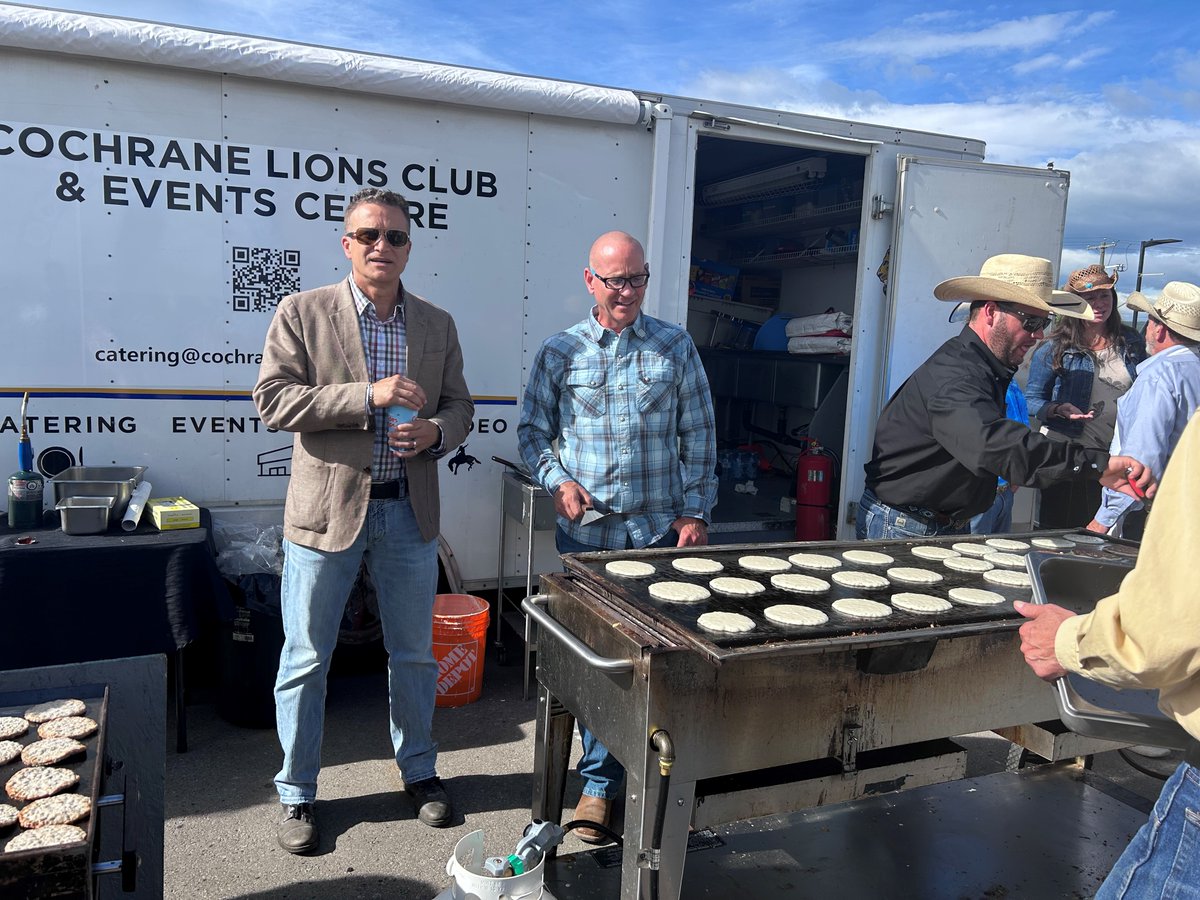 PeterGuthrie99's tweet image. What a fantastic morning at the @CochraneNow Stampede Breakfast!
It was a pleasure to join the community for a great turnout, lively entertainment, and of course—delicious pancakes! A big thank you to @CochraneGM, @CIRRealty, @LionsInternational, and the @CochraneLionsClub for…