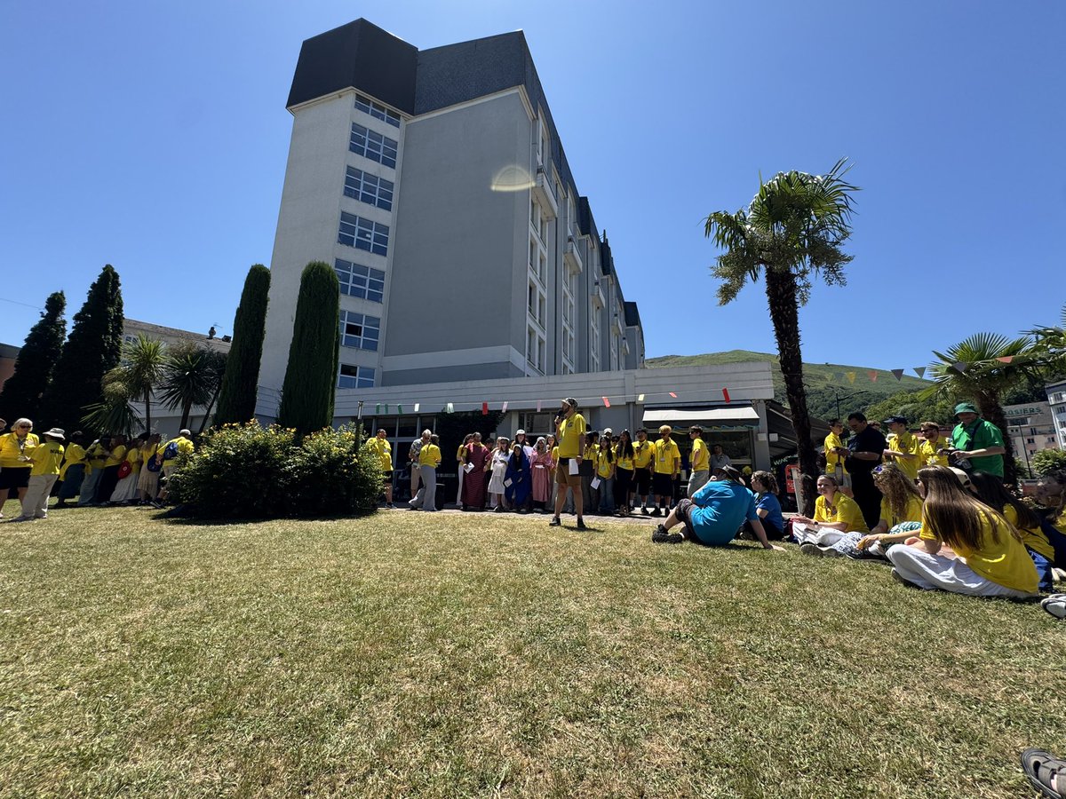 Leeds Diocesan Youth Service tweet media