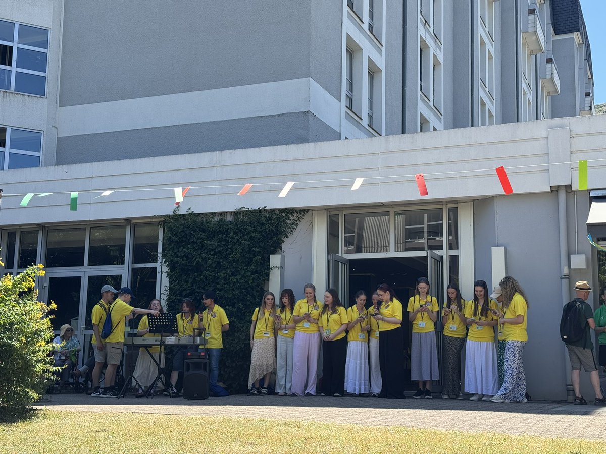 Leeds Diocesan Youth Service tweet media