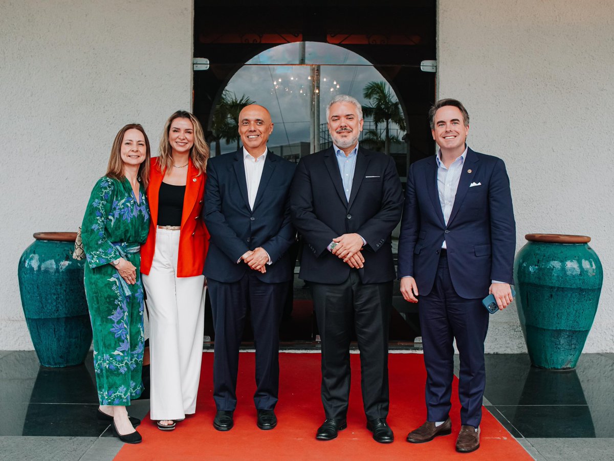 During the #AmazonasSummit, Global Mangroves Ambassador <a href="/CarlosECorreaE/">Carlos Eduardo Correa</a> led the signing of the Mangrove Breakthrough with the State of Pará and Governor <a href="/helderbarbalho/">Helder Barbalho</a>, advancing efforts to protect 15M hectares of mangroves by 2030.

Also present were President <a href="/IvanDuque/">Iván Duque 🇨🇴</a> and