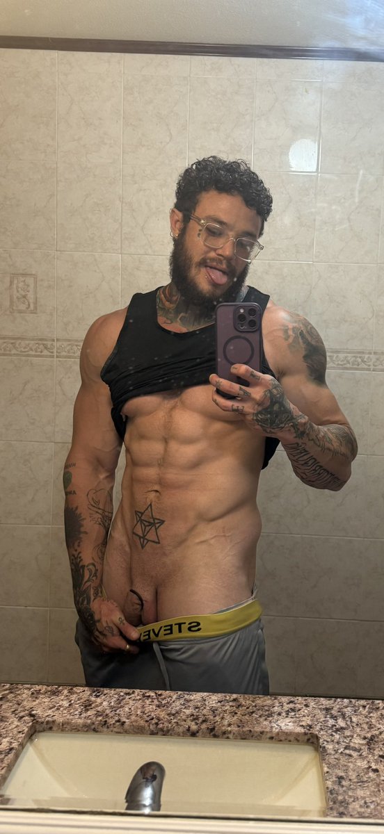 The lighting in this bathroom tho 👅💦