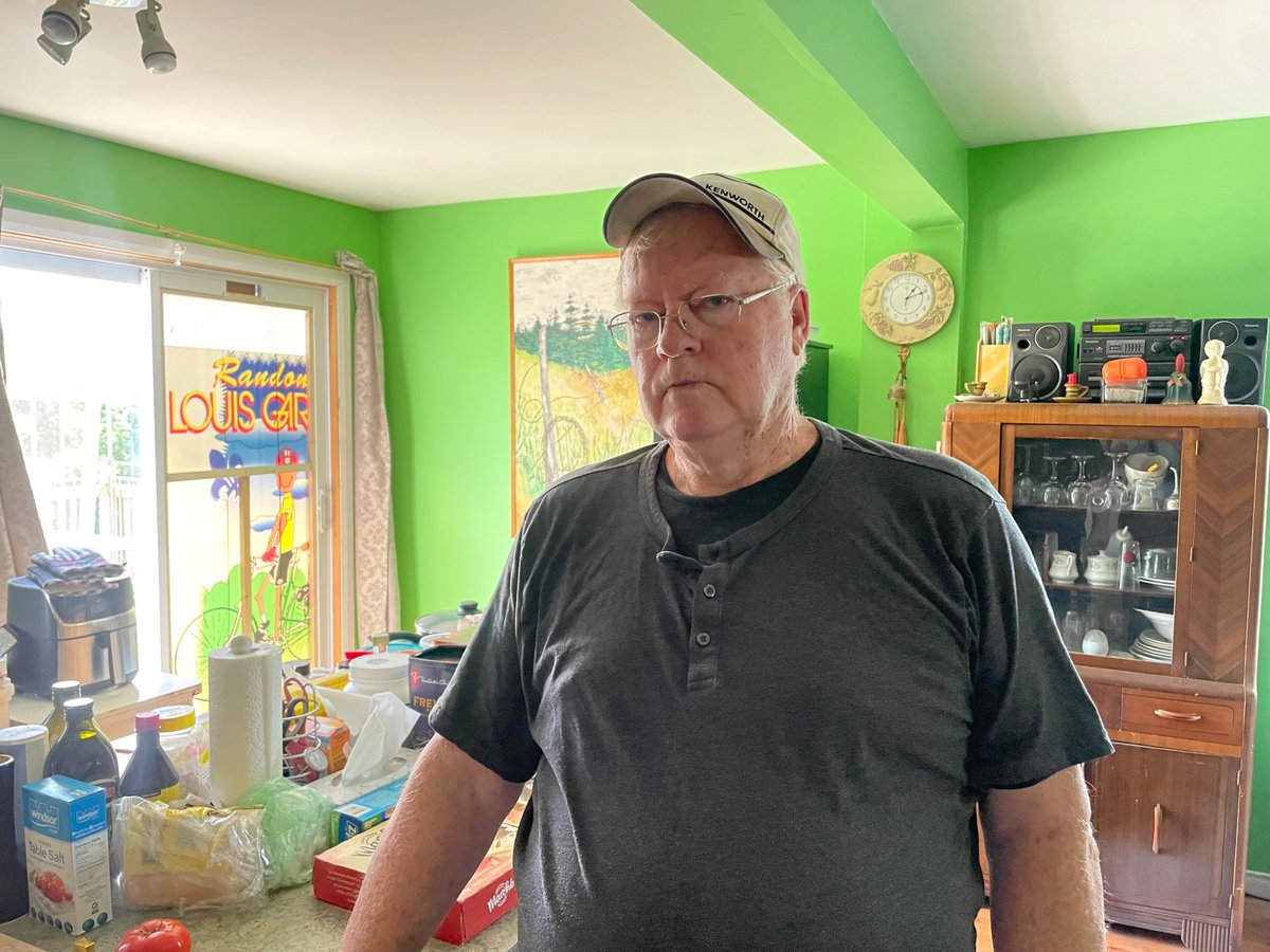 Global News spoke with the father of one of the 4 men RCMP accuse of being part of an anti-gov’t militia. Philippe Audet denies his son, a former CAF member, is a ‘terrorist’ and that he wanted to forcibly take over land near Quebec City.