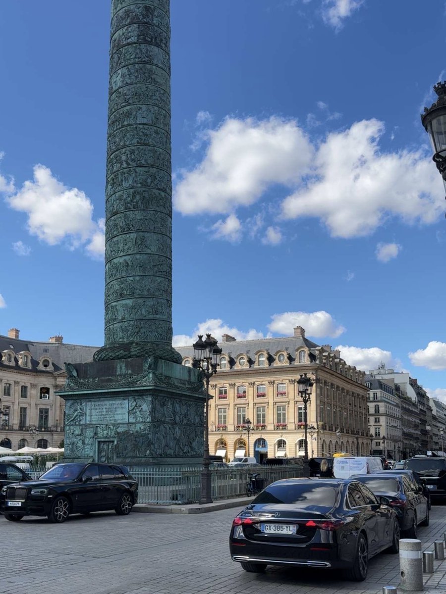 6_wms's tweet photo. Paris.. https://t.co/HcaN4IGwUP