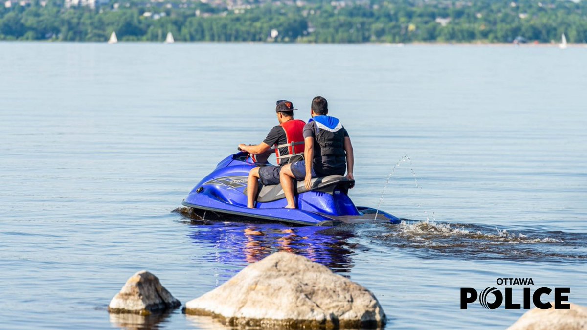 Did you know your PWC has a rider limit? If it says 2 riders, don’t squeeze on a third. Safety first.
~
Did you know your PWC has a rider limit? If it says 2 riders, don’t squeeze on a third. Safety first.Saviez-vous que votre motomarine a une limite de passagers ? Si la limite