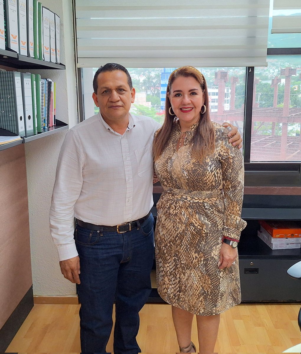 Recibí con gusto al presidente municipal de #JuanREscudero, Óscar Sánchez Luna. Escuchamos con atención las necesidades de su municipio y reafirmamos nuestro compromiso de brindar el apoyo que él y su comunidad requieren.