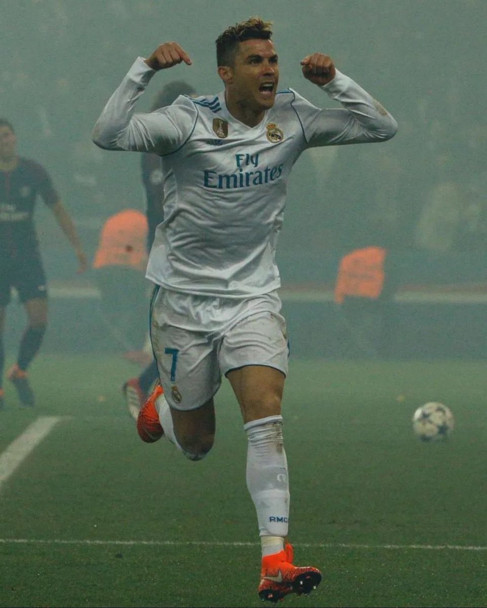 وانا اشوف خط هجومنا ضد باريس جاه في بالي الطاغية رونالدو الاعب الوحيد الي كان يواجهم ويدعسهم لاعبين وجمهور  ومدرب الاعب الي يرتفع عنده التستوستيرون بمجرد ما يسمع صافراتهم 

وين رونالدو يربيكم ويعلمكم قوّة الشخصية يلاعبين هذا الجيل …