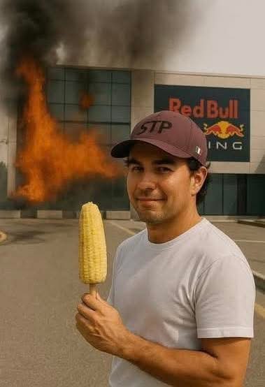 Mientras tanto <a href="/SChecoPerez/">Sergio Pérez</a>