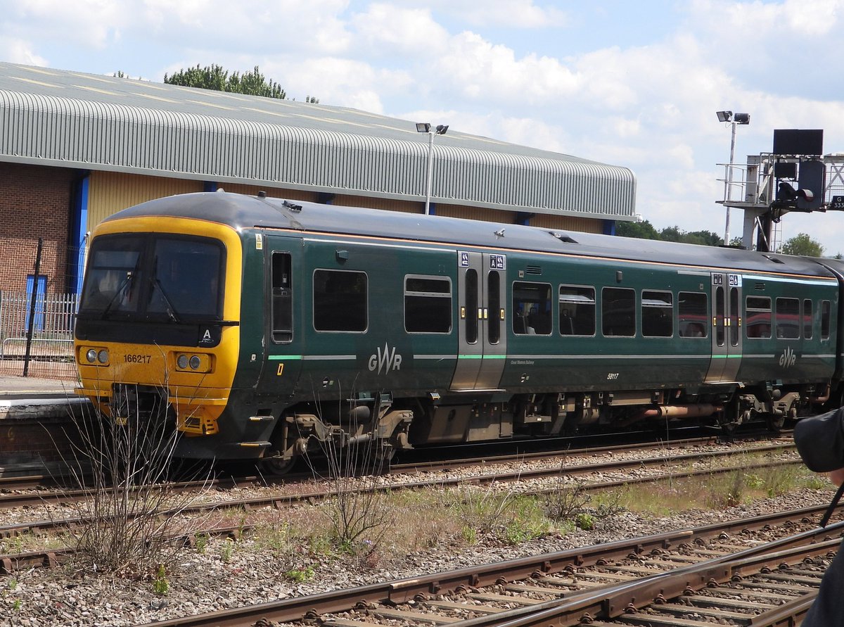 DanSpotter86's tweet image. Heres a throwback shot of a @GWRHelp Class 166217 seen here arriving into Gloucester bound for im presuming Paddington on 09/05/25. #Class166 #Gwr #Greatwesternrailway #Gloucester #Gloucestershire