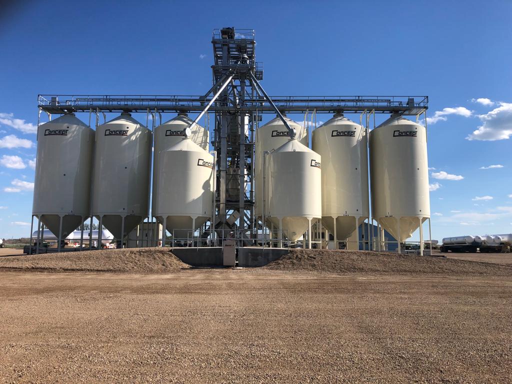 👷‍♂️💡 Every ag operation has unique needs...

This setup for Nutrien Ag a while back was all about collaboration. From design to install, we worked closely with their team to create a bin system that streamlines their operations and keeps everything running efficiently.