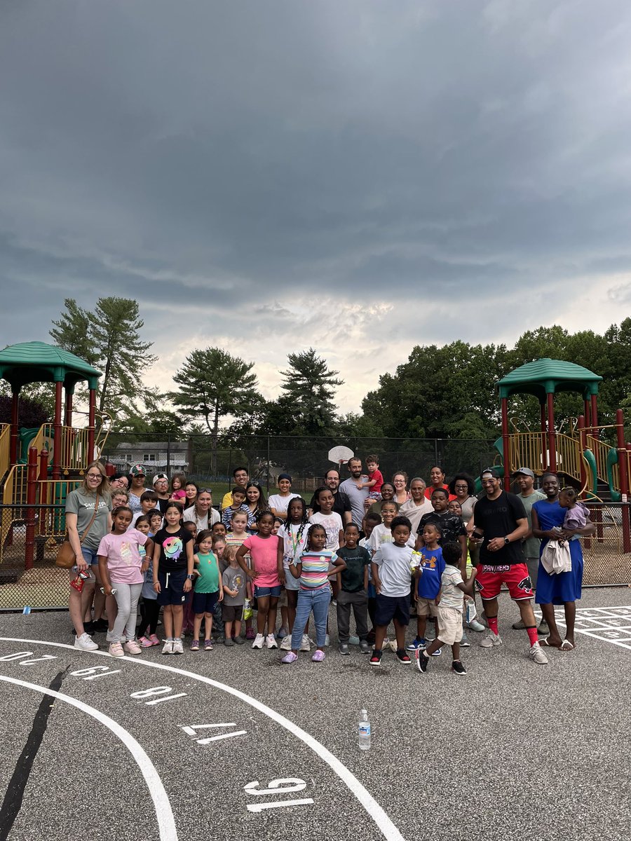 CSL_BelPreElem's tweet image. Our annual “Play Dates at the Playground” had a great  kickoff! New and returning families come out for fun and relationship building…right before the rain. @LearnerDSLI @CSMCPS_Leader @csspecialist77 @MCPS @CSconnect_MCPS @BelPrePandas