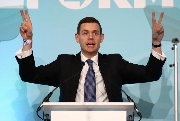 🚨 MATT GOODWIN PUBLICLY CALLS FOR DEFECTORS TO REFORM TO SIGN PLEDGE

-End mass immigration ✅
-Leave ECHR ✅
-End Net Zero ✅
-Overturn Blairite laws✅
-Put British people first✅

This is in light of yet another soft Tory remainer joining Reform today