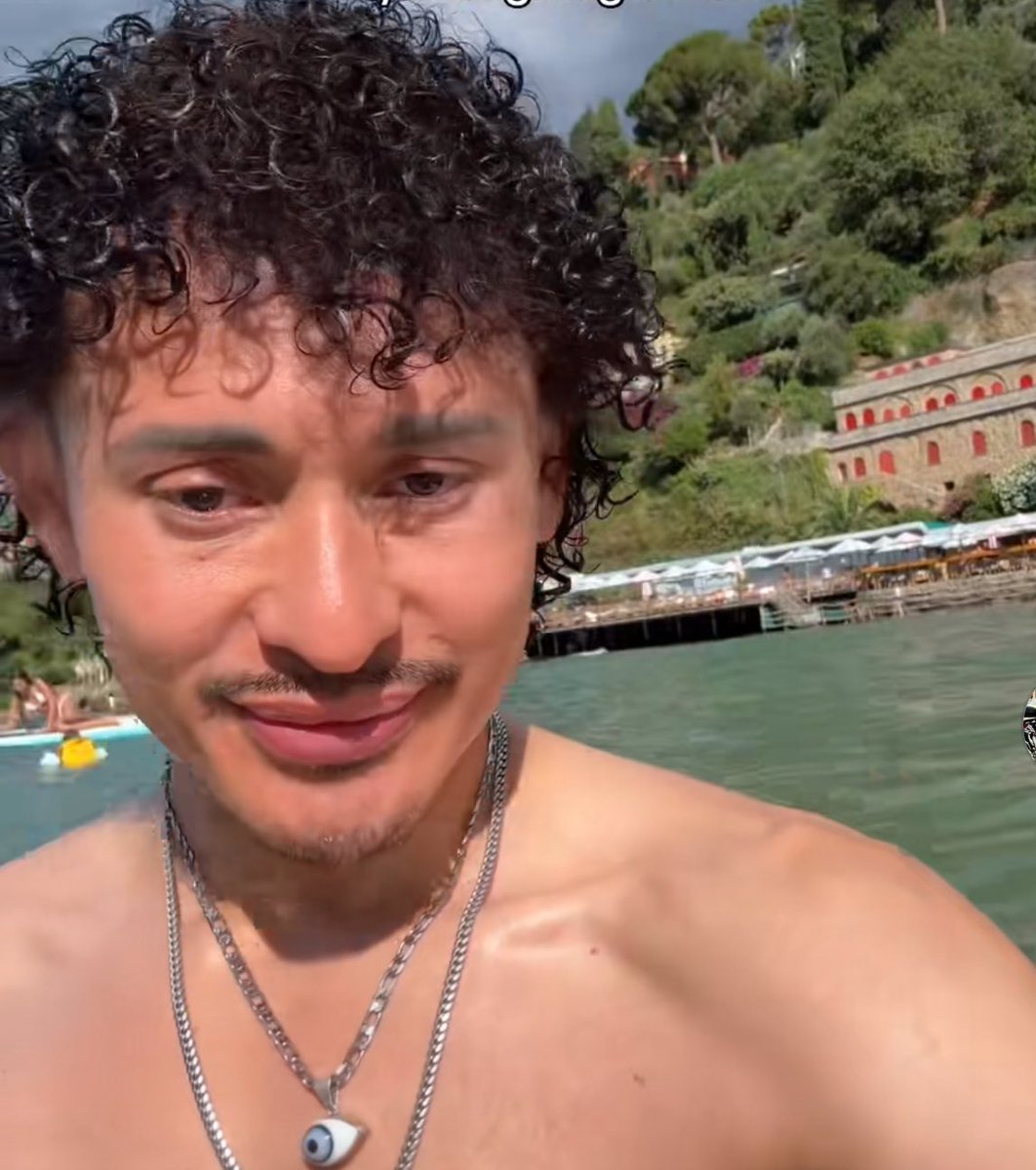jkleannn's tweet image. every time i see on tiktok this ricardo lana fan i just CANNOT stop looking at his eyebrows and how much they’re giving me unsuccessful slavic eyebrow tattoo😭