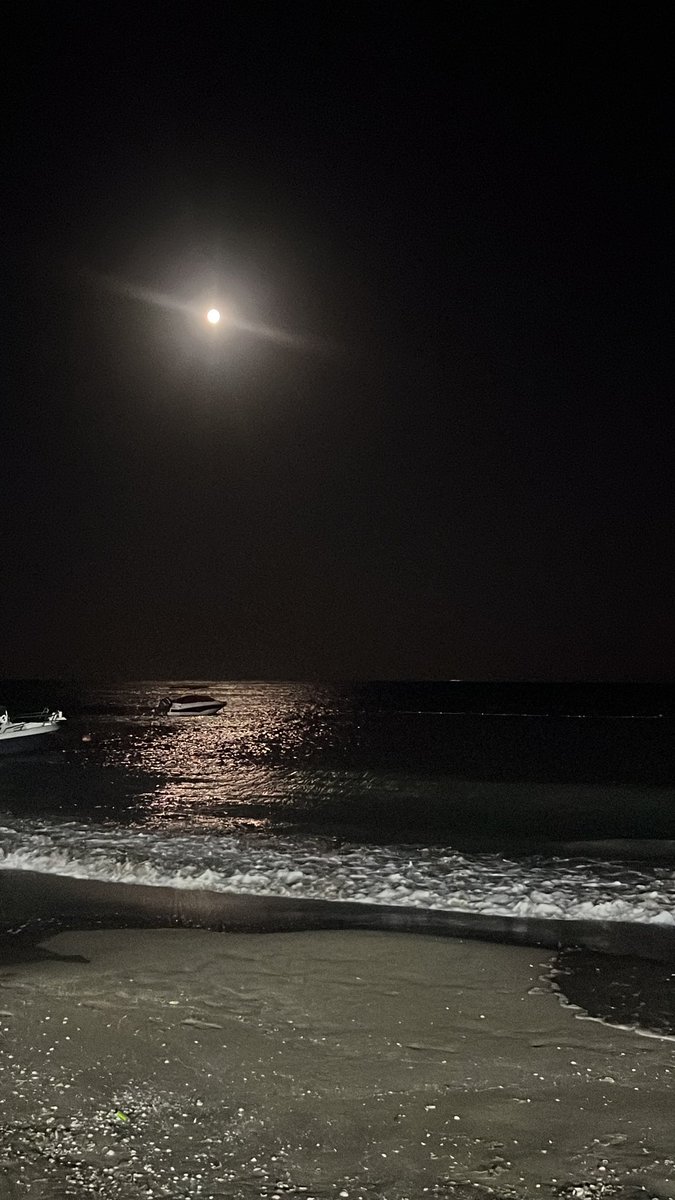 Anlık kumburgazdayım Deniz çekilmiş. Bugün anormal sıcak vardı. Ay dolunay. 

#deprem