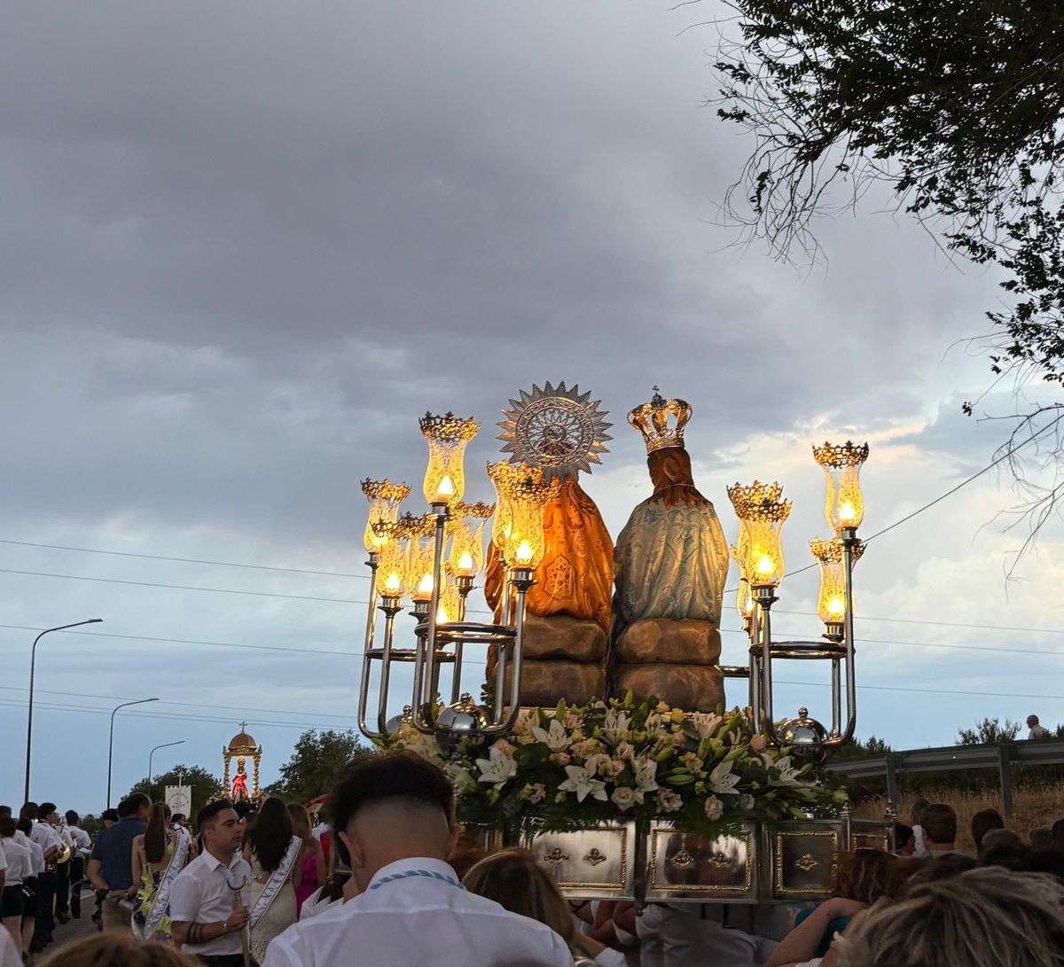 pablomena088's tweet photo. Con lo bonita que tú eres. No hay nada mejor que verte por las calles del pueblo. 💐 https://t.co/LSXUxFddVL