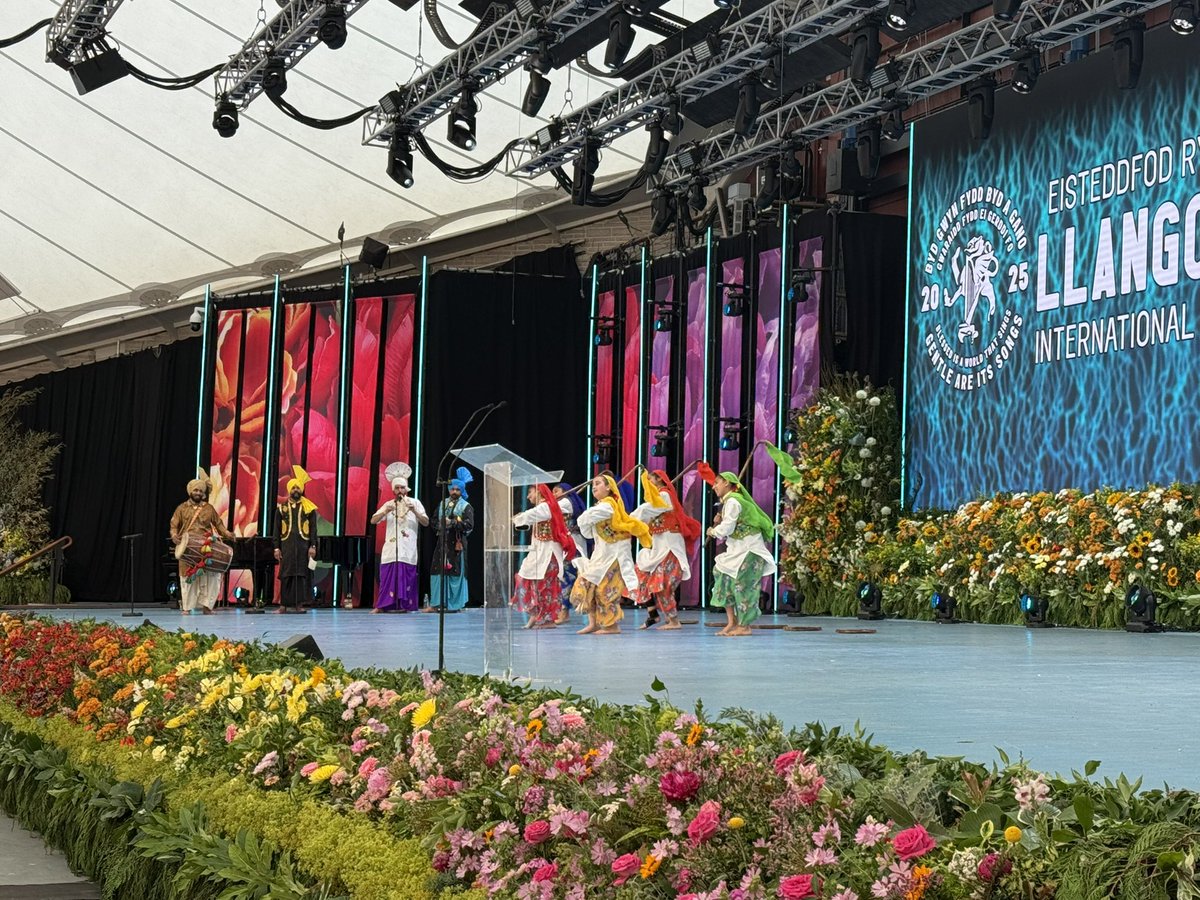 RuthFEvans's tweet image. An honour to adjudicate @llangollen_Eist for 3 Choral competitions incl. ‘Youth Choir of the World’. Incredible performances from youth choirs across the globe 🌍 Llongyfarchiadau pawb/congratulations all! Thoughts are with all affected by the medical incident tonight. #OneWorld