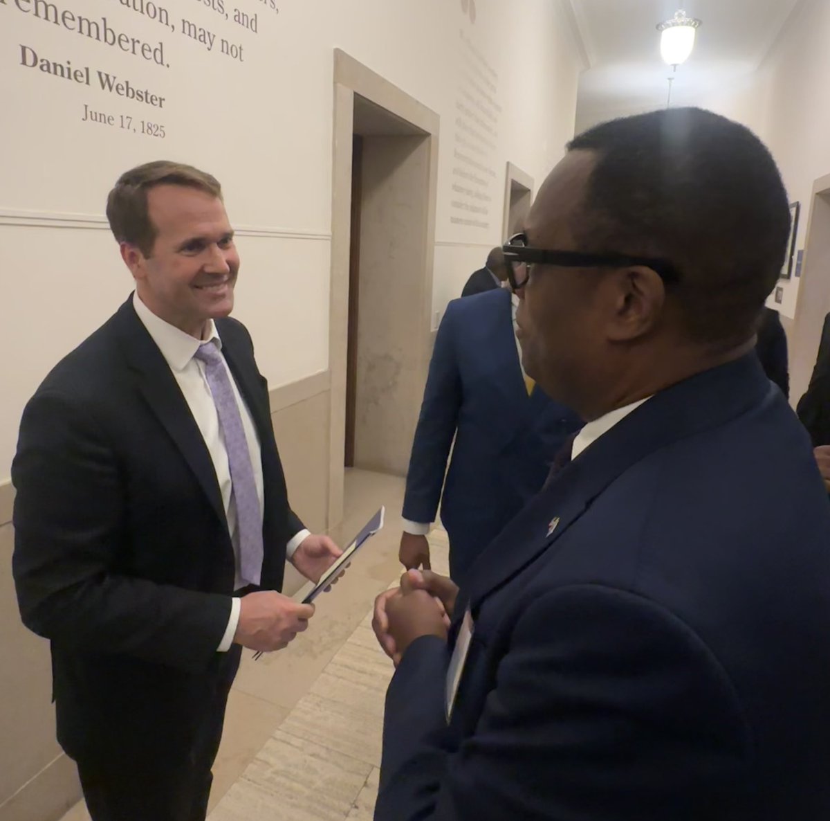 Ce mardi 8 juillet 2025 à Washington D.C., M. Nzanga Mobutu s’est entretenu avec l’Ambassadeur Troy Fitrell, Secrétaire d’État adjoint par intérim aux Affaires africaines, à l’occasion du U.S.–Africa Executive Business Roundtable, organisé à la Chambre de commerce des États-Unis.