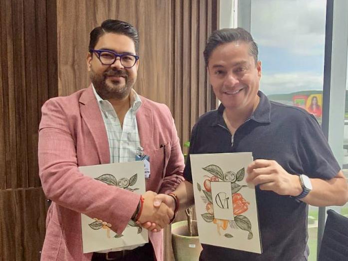 🚨 Querétaro impulsa la #TransiciónEnergética

Greenverland + <a href="/UrsusEnergy/">Ursus Energy</a> invierten 40 MDD para crear una red de distribución de #GNL en el Bajío.
🌱 Energía limpia
🏭 Menos emisiones
🚛 Gasoducto virtual
📆 Inicia en 2026
#Querétaro #EnergíaLimpia #UrsusEnergy #Greenverland