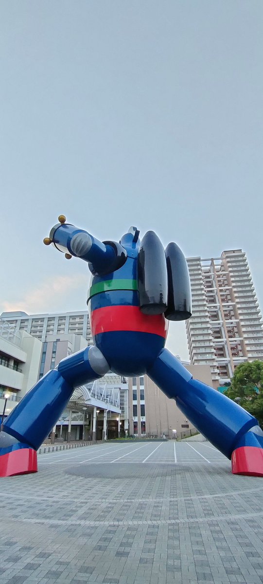 montaryota's tweet photo. ��はようございます！🐸

鉄人よ　しっかり日本を　守ってね

神戸出張です！朝散歩しました🐸😉
#川柳　#朝活　#朝散歩　#ウォーキング　#ダイエット　#出張 https://t.co/4uDeQFiSD2