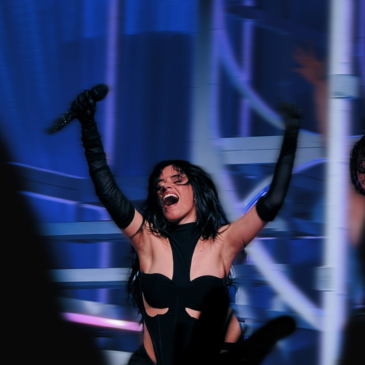 tom_xcx's tweet image. my life has been well & truly signed “C, XOXO”.
Yours, C Tour — London @Camila_Cabello 🩵