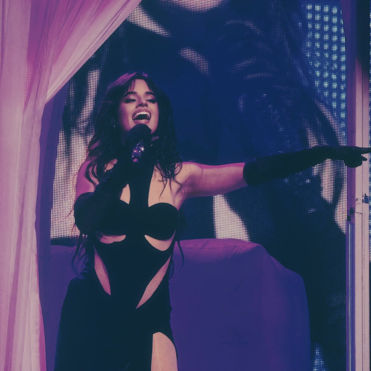 tom_xcx's tweet image. my life has been well & truly signed “C, XOXO”.
Yours, C Tour — London @Camila_Cabello 🩵
